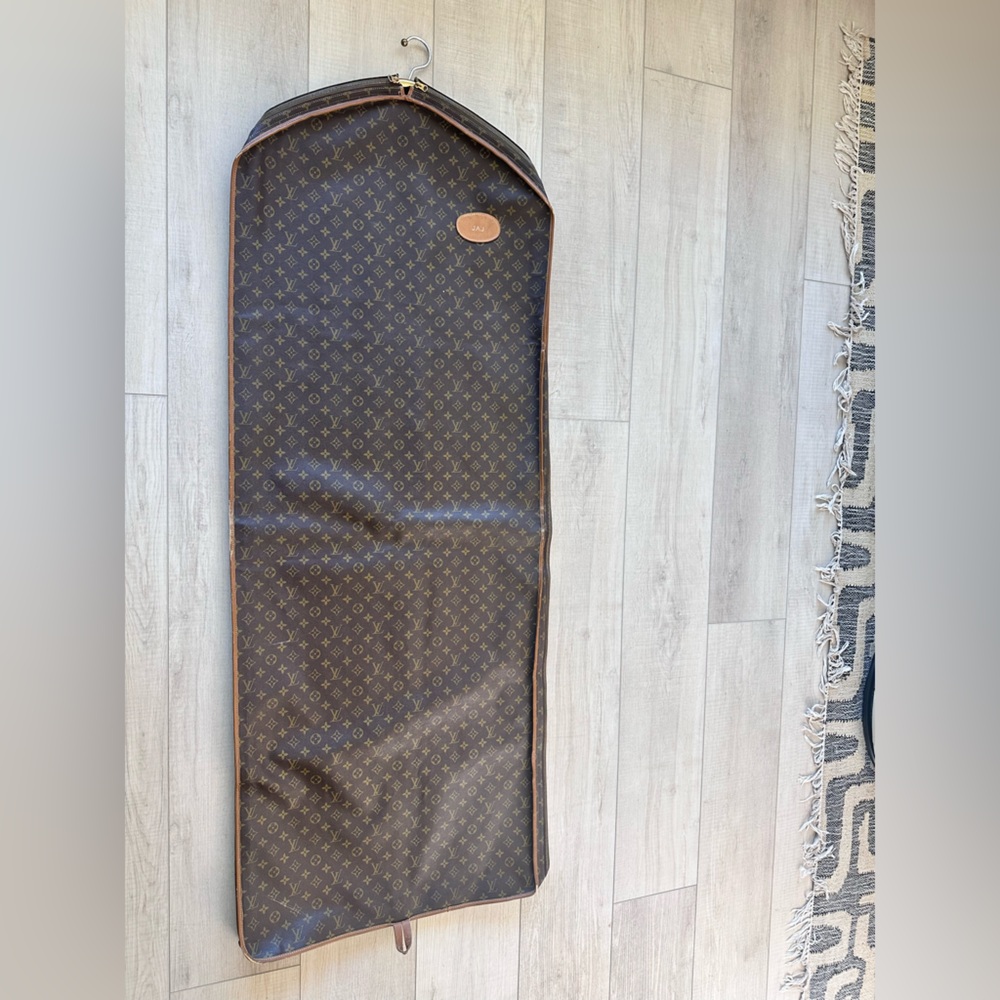 Extremely rare, vintage Louis Vuitton Monogram garment bag with side zippers. - Picture 6 of 16